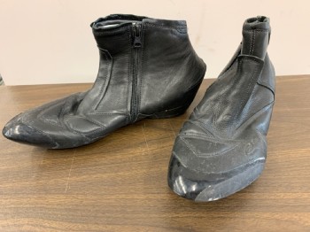 ALPINE STARS, Black, Novelty Sports Shoe, SciFi Looking. Ankle Boot Leather, Inner Zipper, Quilted Leather, Point Cap. Aerodynamic Looking Pointy Ankle