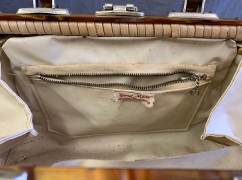 Womens, Purse, HAND MADE HONG KONG, Tan Brown, Caramel Brown, Straw, Plastic, Hand Woven with Swirled Bakelite Clasp and Handles, Gold Metal Hardware, Cream Silk Lining, in Good Condition, Lining is a Bit Dirty