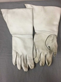 Unisex, Sci-Fi/Fantasy Gloves, N/L, Lt Gray, Gray, Leather, Gauntlet Style, Has Some Gray Stains At Fingers
