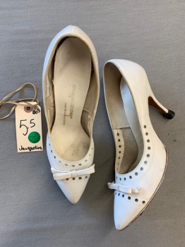 Womens, Shoe, JACQUELINE, White, Leather, Solid, 5.5, PUMPS, Pointed Toe, Bow on Toes, Round Cutouts on Front, Black Heel Caps