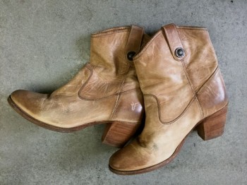 Womens, Cowboy Boots, FRYE, Lt Brown, Leather, Solid, 8, Ankle Length, 2" Cuban Heel, Plain/No Embellishment, Bronze Circular Stud at Side with Frye Logo