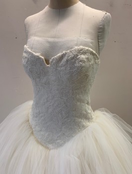 VERA WANG, Ivory White, White, Rayon, Silk, Floral, Solid, Strapless Chantilly Lace Bodice with Sweetheart Bust, V Shaped Drop Waist, Very Full Tulle Skirt, Self Fabric Buttons Down Center Back, Hidden Back Zipper, Tulle Has Tears in the Skirt