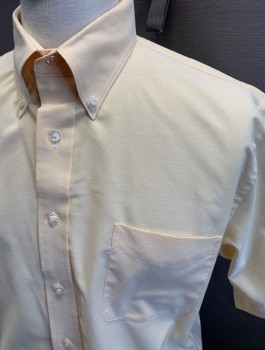LANDS END, Lt Yellow, Poly/Cotton, Oxford Weave, S/S, Button Front, Clear Plastic Buttons, Chest Pocket, Button Down Collar, Back Pleat, Locker Loop