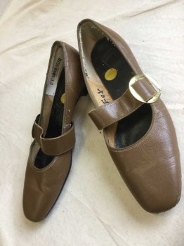 DIBELLA, Lt Brown, Leather, Solid, Flats, Tapered Rounded Square Toe, Mary Jane 1" Strap with Round Gold Buckle with Square Inside Edges, 1/2" Black Heel, Early 1970's **Scuffed/Scratched Up Throughout