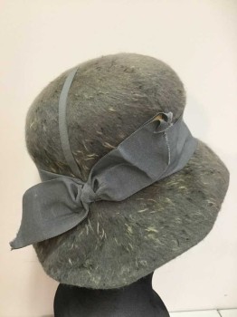N/L, Gray, Tan Brown, Black, Wool, Speckled, Cloche, Fuzzy Felt with Longer Bits Of Tan and Black 2" Wide Grosgrain Band and Bow. Funny Center Part Detail. Wired Brim