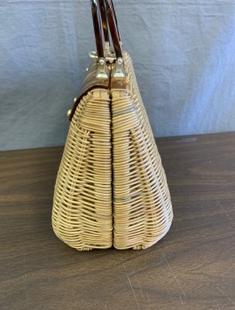 HAND MADE HONG KONG, Tan Brown, Caramel Brown, Straw, Plastic, Hand Woven with Swirled Bakelite Clasp and Handles, Gold Metal Hardware, Cream Silk Lining, in Good Condition, Lining is a Bit Dirty