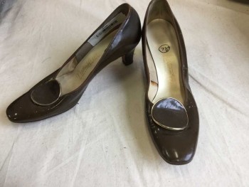 NATURALIZER, Brown, Gold, Patent Leather, Solid, Pump with Rounded Square Toes, with Circular Panel with Gold Metallic Piping, 2.5" Heel, **Scuffed, Has Some White Streaks